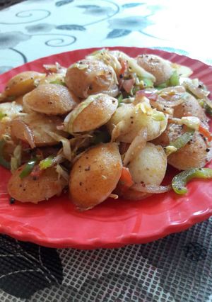 मसाला इडली फ्राई (masala idli fry recipe in Hindi) रेसिपी मुख्य फोटो