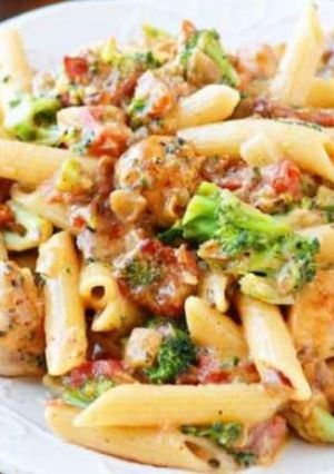 A picture of Cheesy Chicken Bacon Broccoli Pasta Recipe.