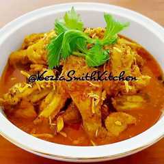 A picture of Kare Ayam.