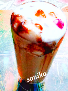 कोल्ड कॉफी विद आइसक्रीम (cold coffee with ice cream recipe in Hindi) रेसिपी मुख्य फोटो