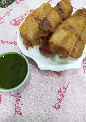 A picture of Vegetable Curl Rolls.