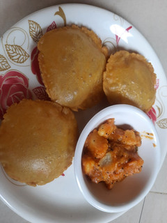 મસાલા પૂરી(Masala Poori Recipe in Gujarati) રેસીપી મુખ્ય ફોટો