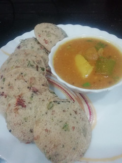 A picture of Moong & Urad dal idli.