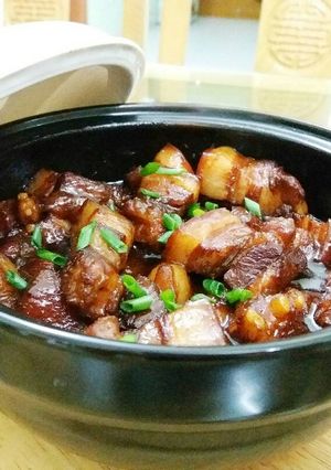 Hình của món Thịt ba chỉ sốt Kung pao.