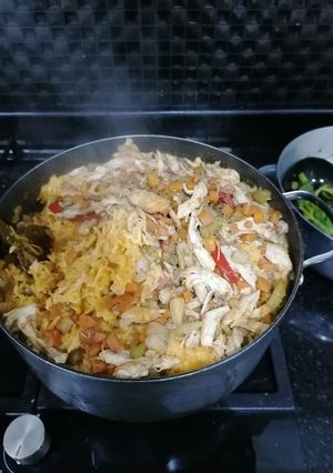 Una foto de Arroz con pollo panamanian style 😋