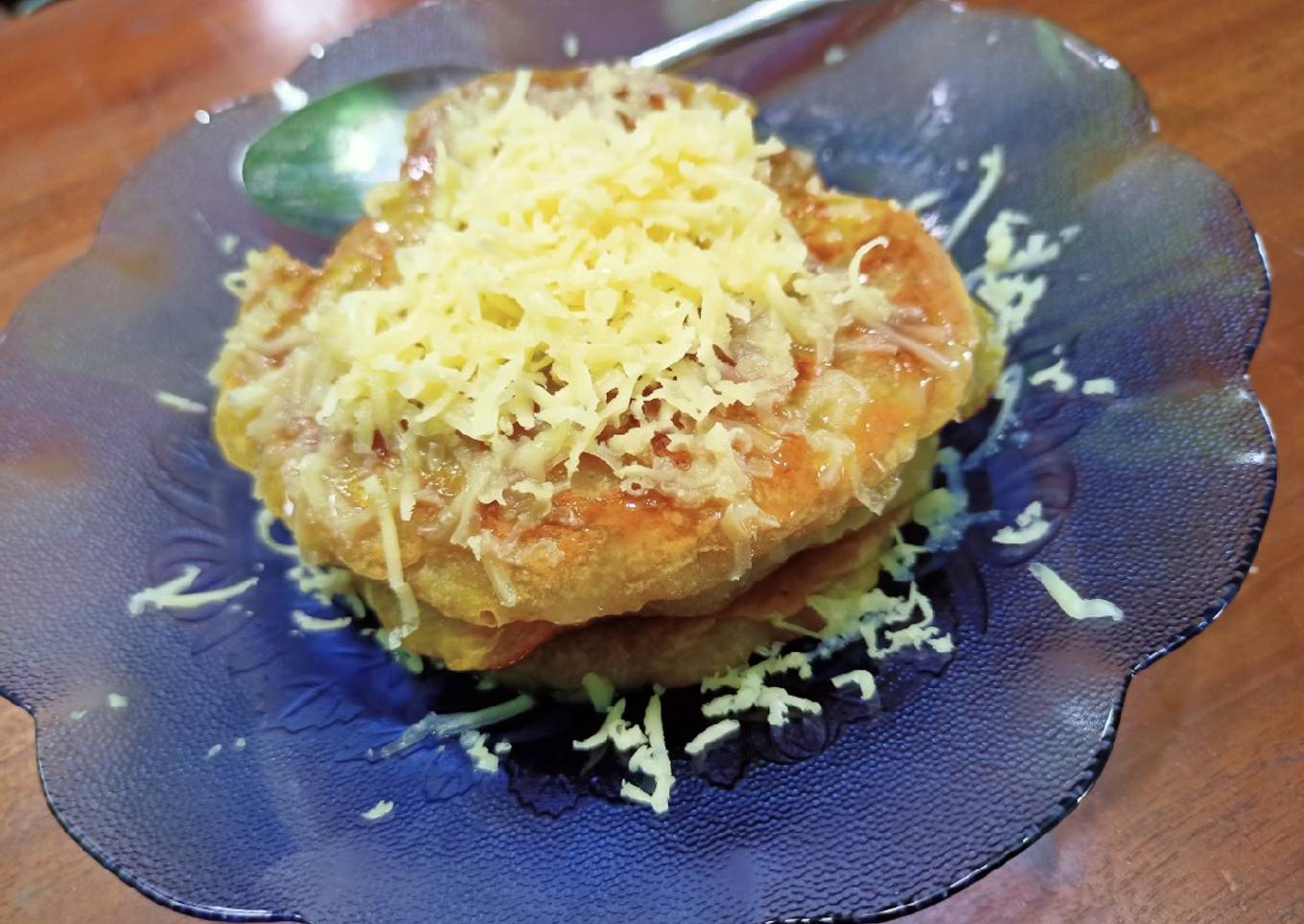 Pancake teflon rasa pisang dengan taburan keju