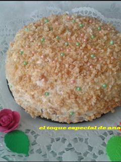 Una foto de Tarta rellena con crema de limón