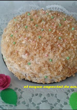 Una foto de Tarta rellena con crema de limón