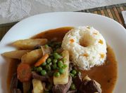 Una foto de arvejas con carne molida