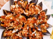 Una foto de mejillones a la vinagreta