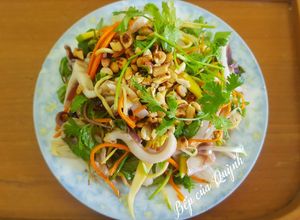 Hình của món Gỏi mực nang.