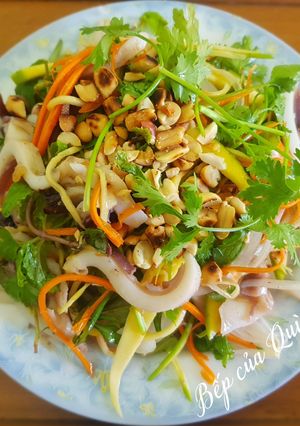 Hình của món Gỏi mực nang.