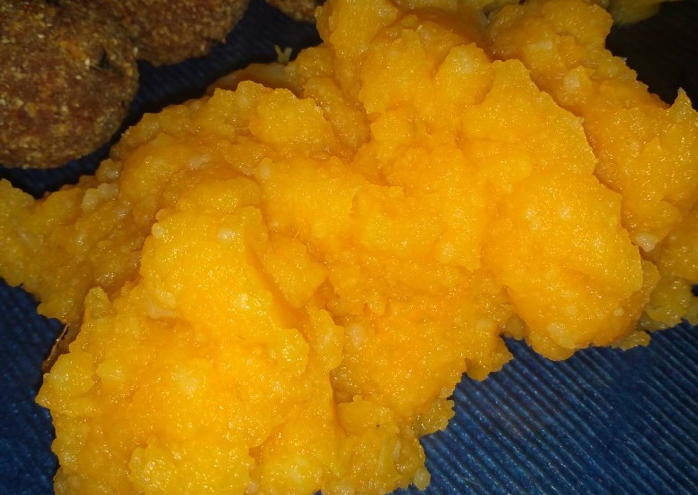 Albóndigas con puré de papa y calabaza