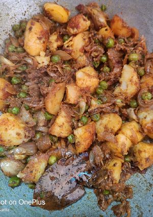 A picture of Aloo Matar Dry Sabji/Potato Peas Stir Fry.