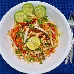 A picture of Thai 'Som Tam' Green Papaya Salad.