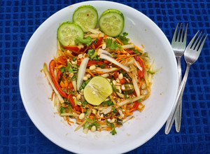 A picture of Thai 'Som Tam' Green Papaya Salad.