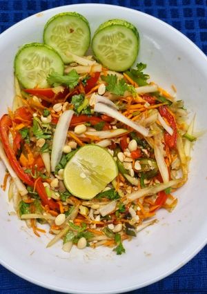 A picture of Thai 'Som Tam' Green Papaya Salad.