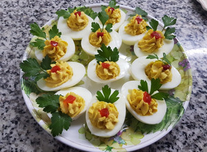 Una foto de Huevos Rellenos