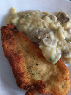 Una foto de Pechugas empanadas con bechamel de champiñones