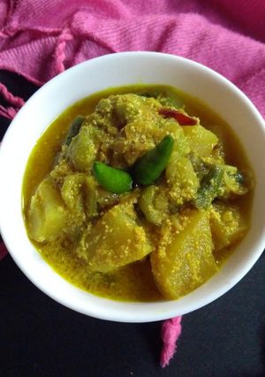 ঝিঙে পোস্ত (Jhinge posto recipe in Bengali) রেসিপির প্রধান ছবি