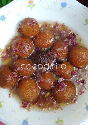 A picture of Stuffed Gulab Jamun (without refined sugar).