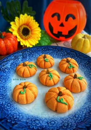 Hình của món Bánh Quy Bơ Hình Trái Bí Đỏ Halloween.