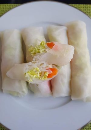 รูปของ แผ่นปอเปี๊ยะสดห่อเส้นบุก สูตรคลีน