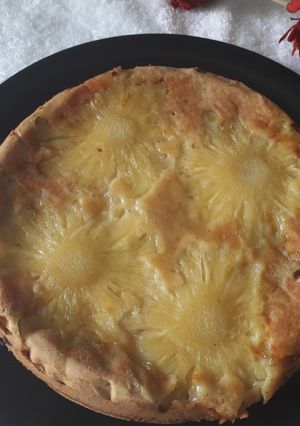 A picture of Pineapple up side down vanilla cake.