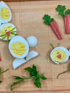 A picture of Boiled eggs.
