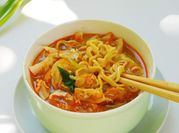 Gambar mie nyemek kuah pedas