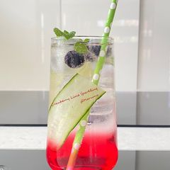 A picture of Cranberry Lime Sparkling.