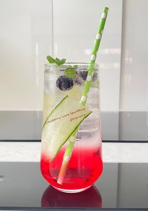 A picture of Cranberry Lime Sparkling.