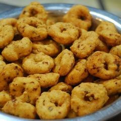 A picture of Medu vada.
