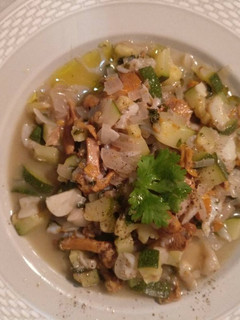 Una foto de Bacalao con setas y vino blanco