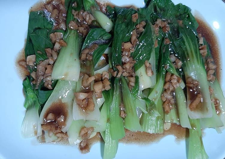 Steamed Bok choy with garlic sauce