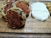 Una foto de falafel lenteja