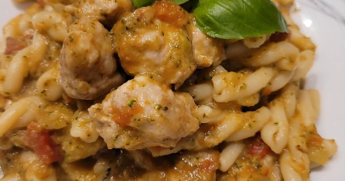 Pâtes aux brocolis à la sauce tomates et chair à saucisse de Cucina per