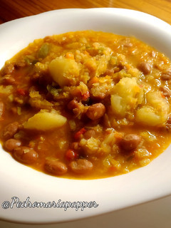 Una foto de Alubias rojas con berza.(Thermomix)