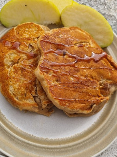 Una foto de Tortitas de manzana y miel, sin huevo, sin leche