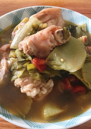 Hình của món Dưa chua hầm chân giò.