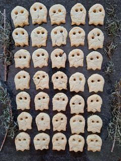 Una foto de Galletas de queso y romero 👻 fantasmitas de Halloween 👻
