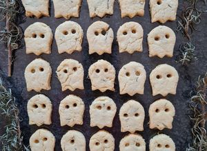 Una foto de Galletas de queso y romero 👻 fantasmitas de Halloween 👻