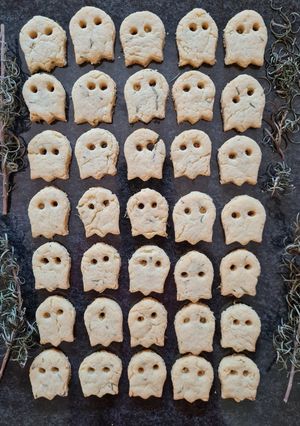 Una foto de Galletas de queso y romero 👻 fantasmitas de Halloween 👻