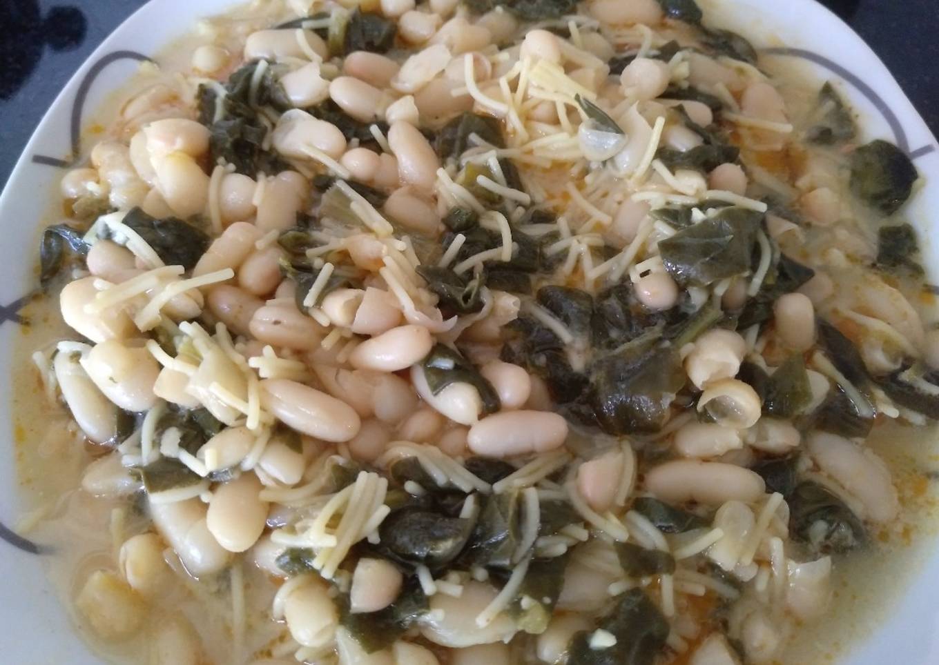 Tm5 - Receta express judías blancas con espinacas y fideos (100% vegetal)