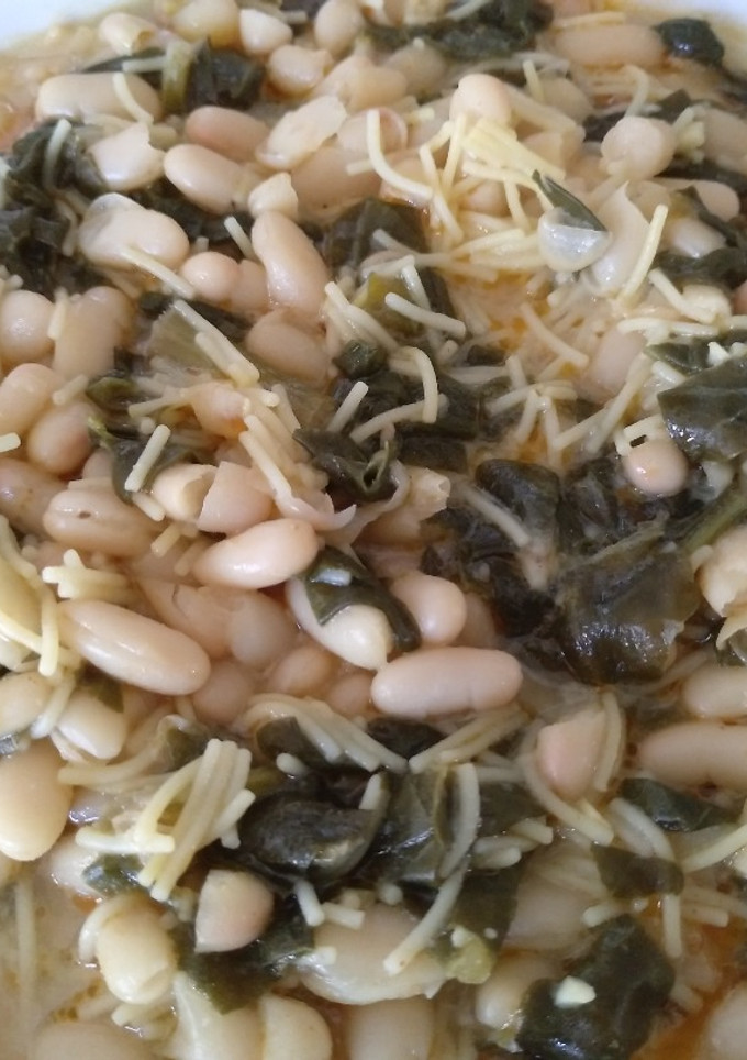 Una foto de Tm5 - Receta express judías blancas con espinacas y fideos (100% vegetal)