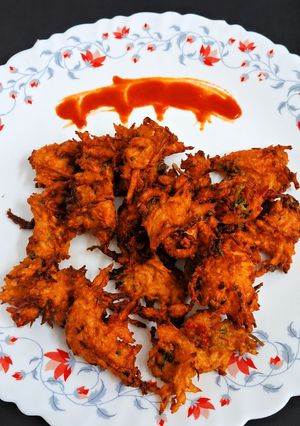 कच्चे पपीता के लच्छा पकोड़े रेसिपी मुख्य फोटो