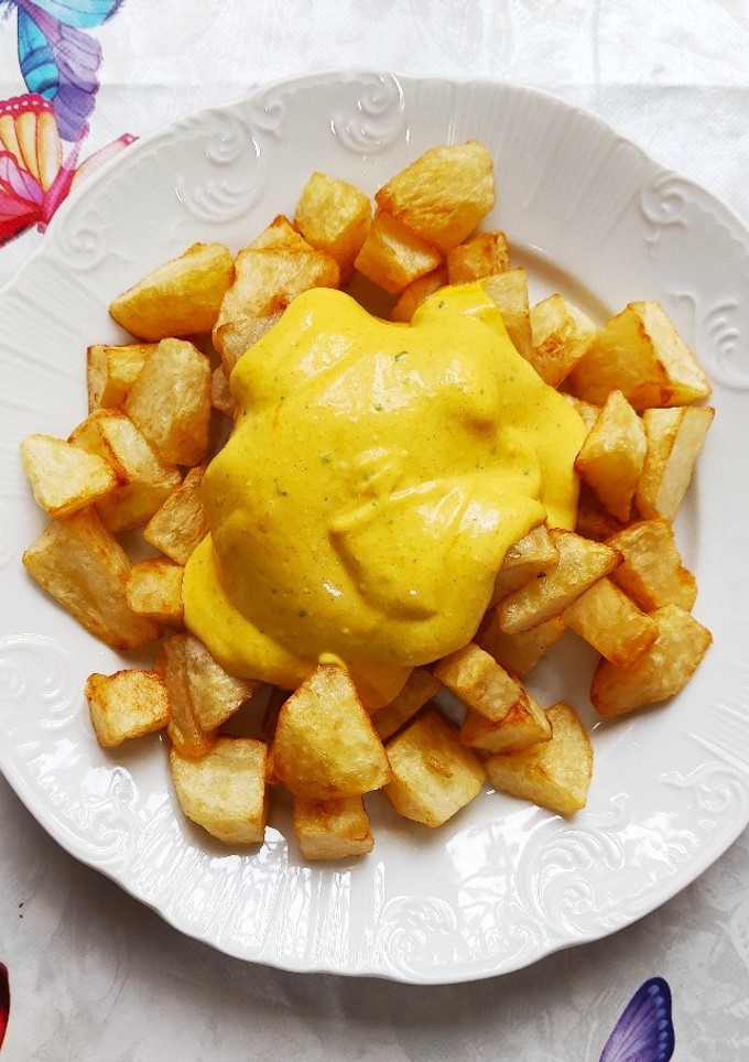 Una foto de Patatas bravas 3 🤤