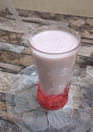A picture of Frozen Strawberry Shake.