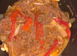 Una foto de Ropa vieja, estilo cubano