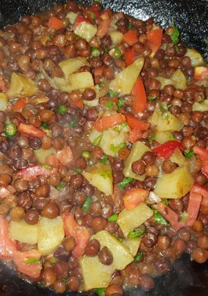 A picture of Masala chana chat.